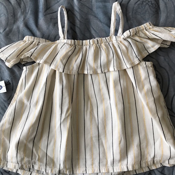 NWT. Striped RuffleTank. - Picture 4 of 5